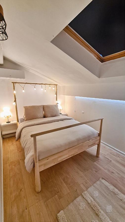 Sous Les Toits D'avignon Apartment *